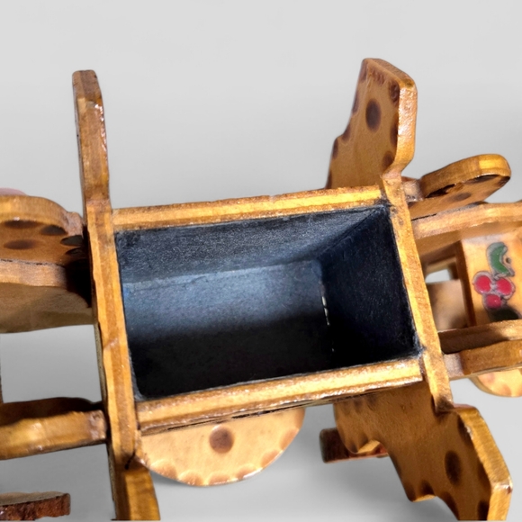 Vintage Tramp Art Carriage Gift or Trinket Box, Cinderella Coach Ring Box - Picture 8 of 12